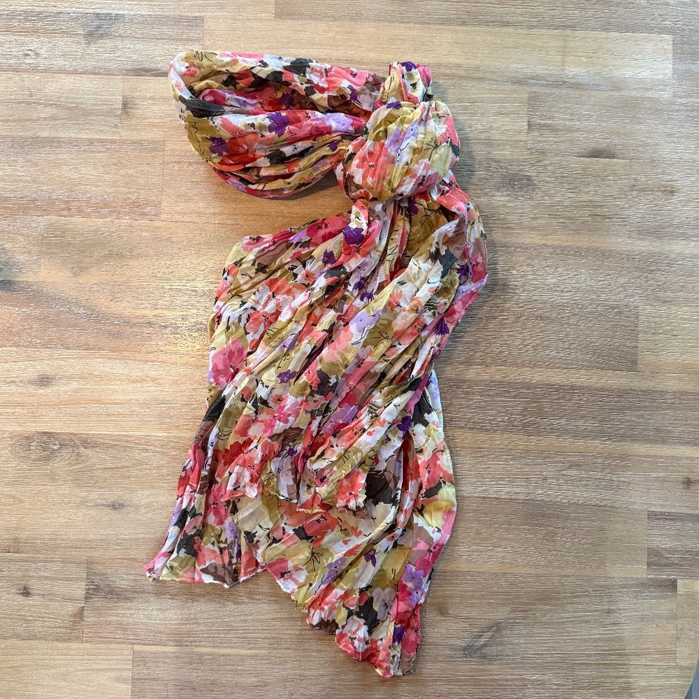 Colorful Floral Design Lightweight scarf